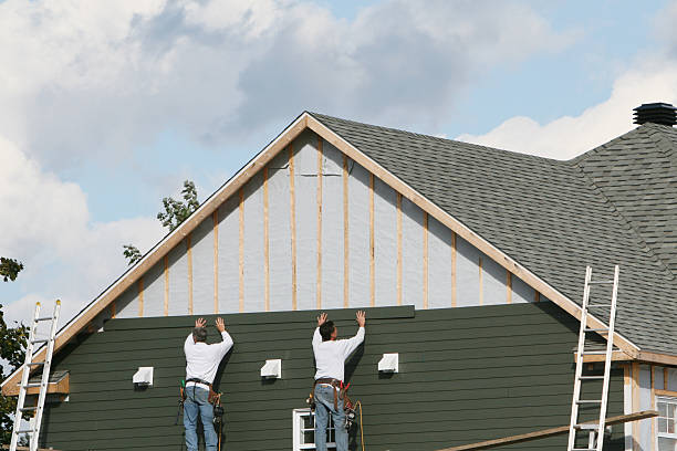 Professional Vinyl Siding technician working in Western Springs, IL